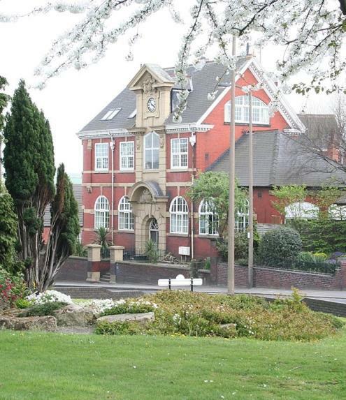 Carnegie Library: Austen Apartment 2 Bedroom Mexborough Экстерьер фото